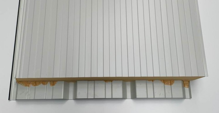 ROOF40-panelen (staalplaat binnen)