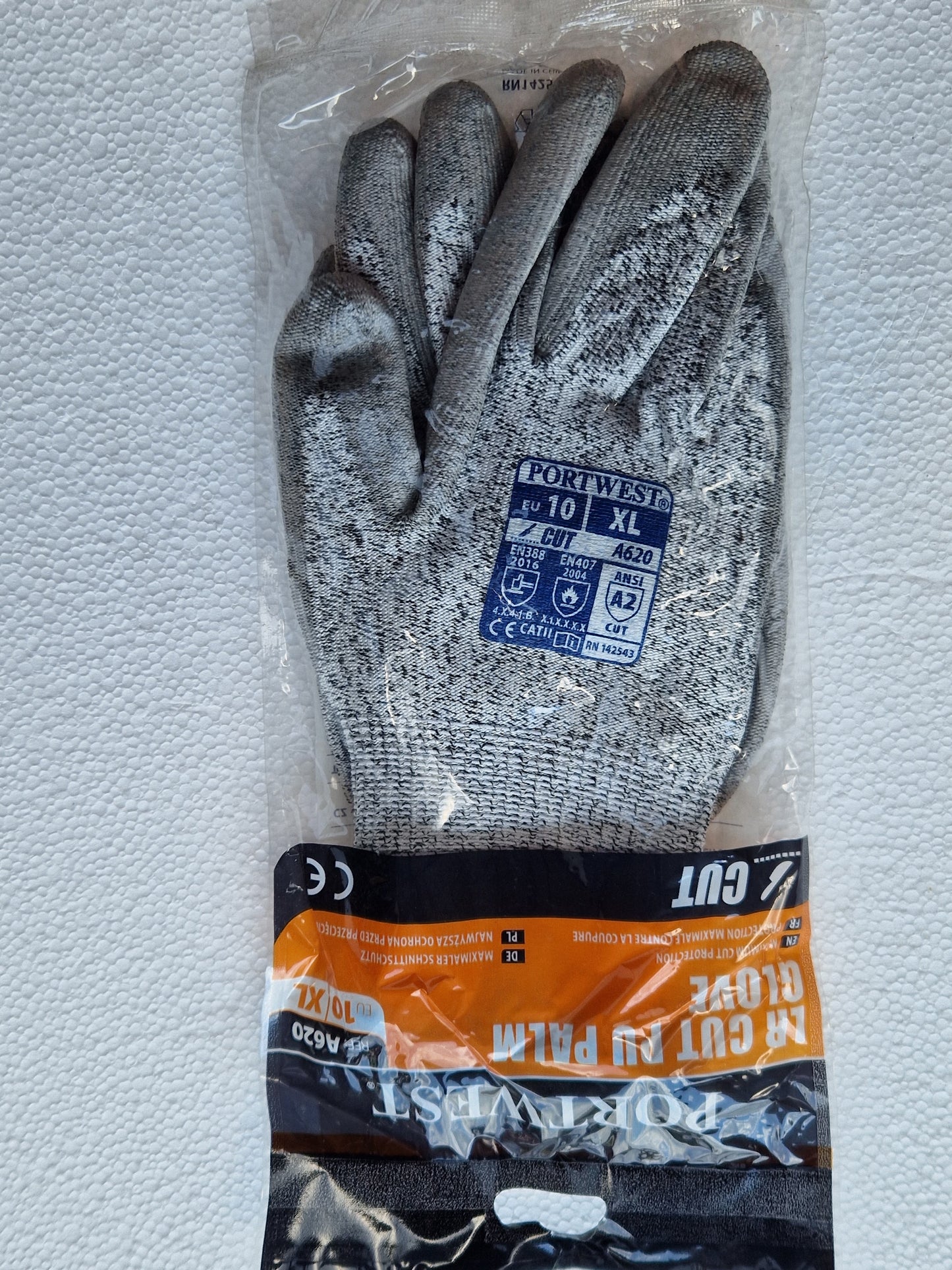 Cut resistant gloves