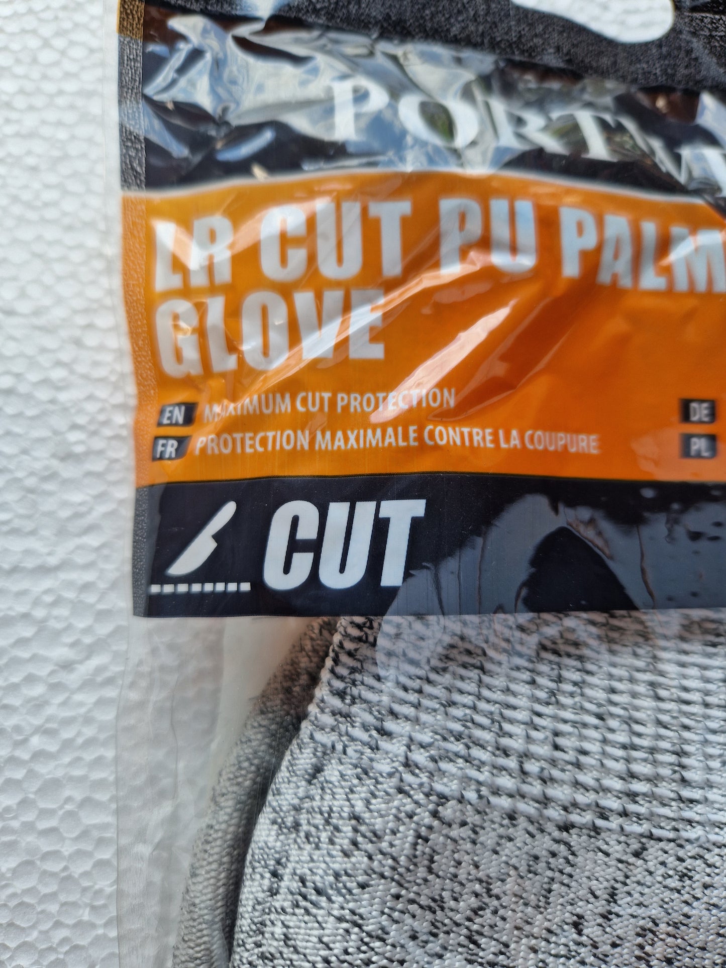 Cut resistant gloves
