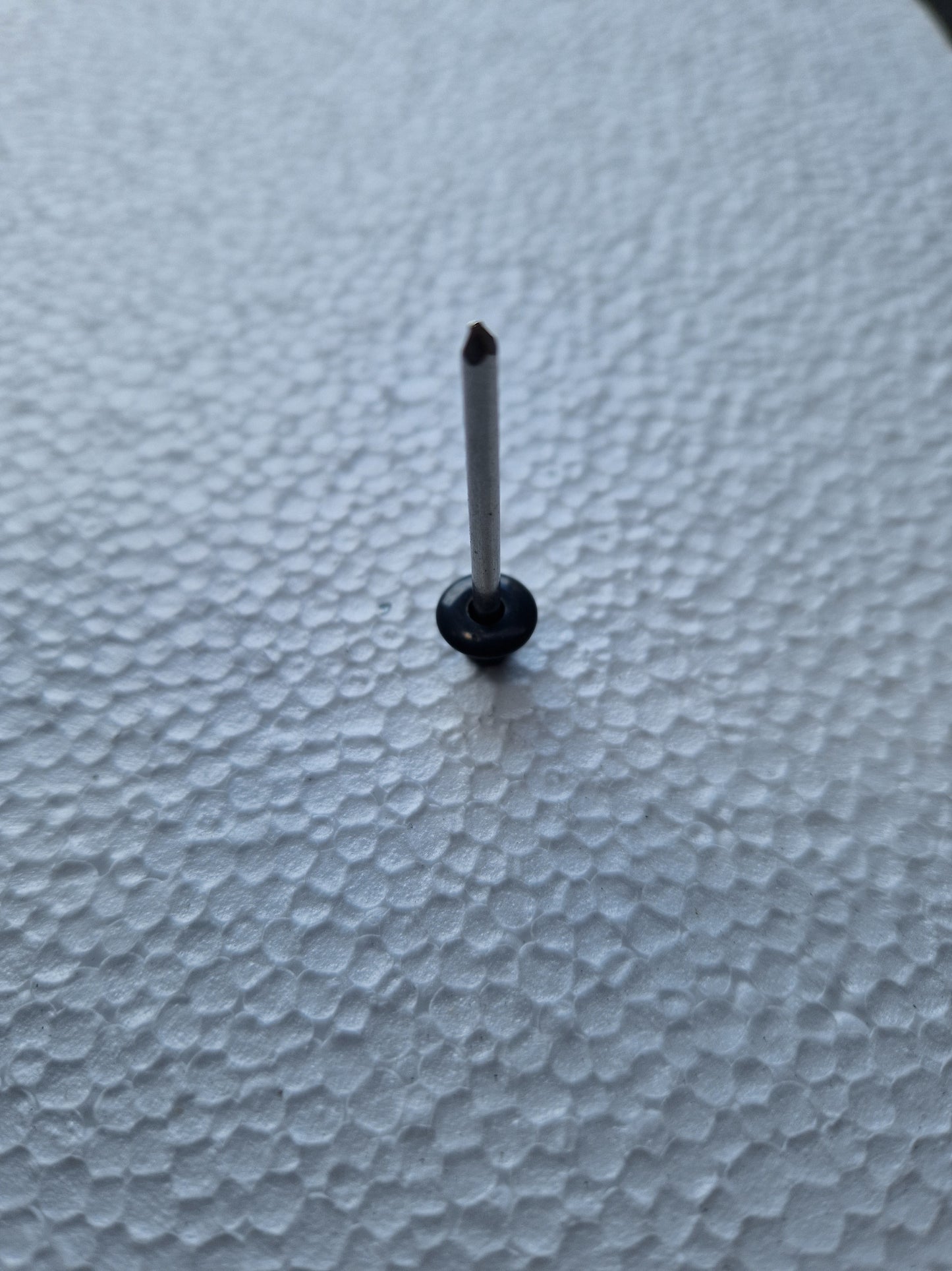 Lacquered pop rivets (rivets)