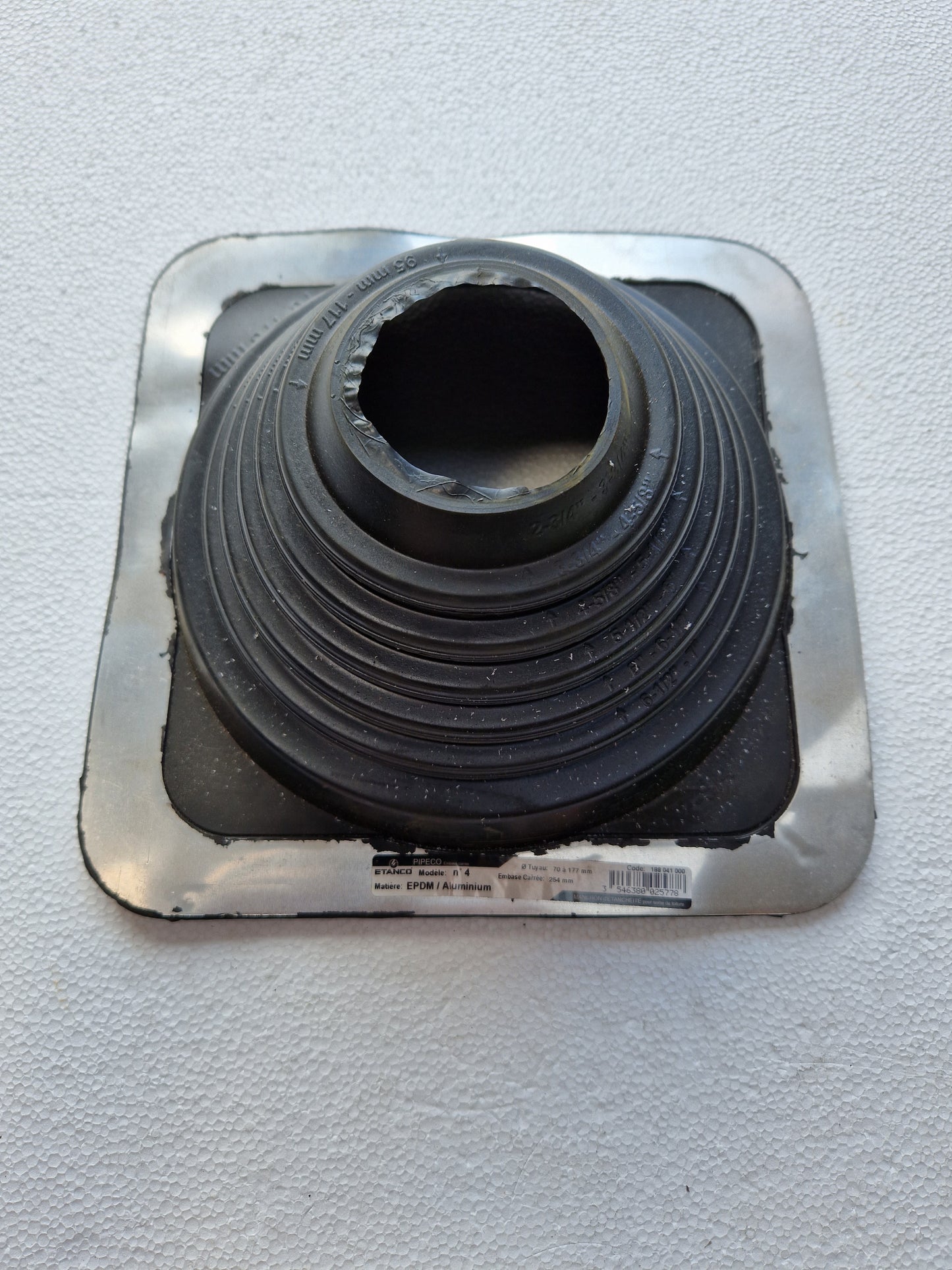 Roof terminal 22m to 520mm 'pipeco'