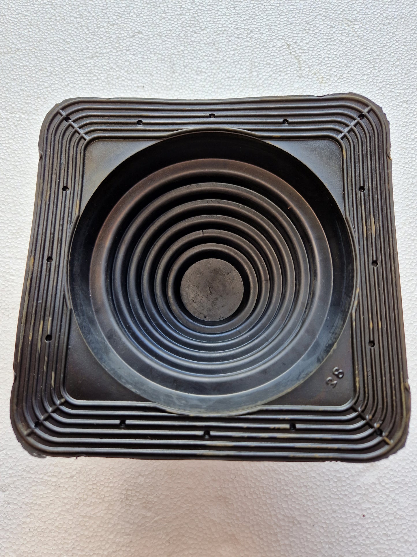 Roof terminal 22m to 520mm 'pipeco'