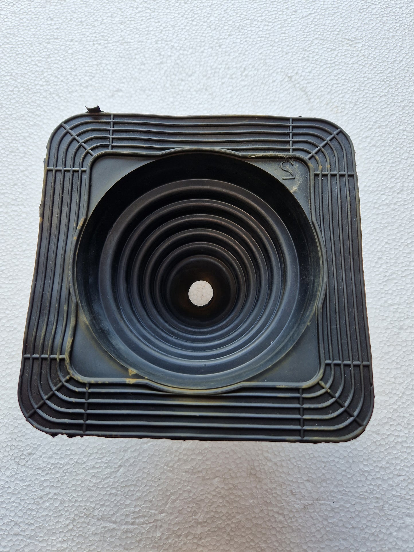 Roof terminal 22m to 520mm 'pipeco'